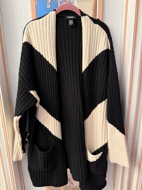 Express Black & Cream Ribbed Chevron Open-Front Cardigan
